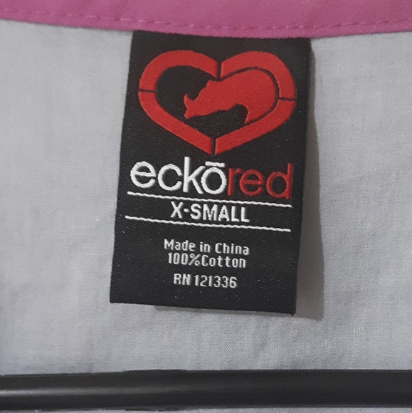 ECHO RED SCRUB TOP - Picture 2 of 8